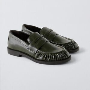 Zara Classic Loafers
Color: Green Size: 37 / 38 /